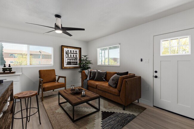 Building Photo - 3 bed | 2 bath Casita Style Home - 1 Mile to ASU!