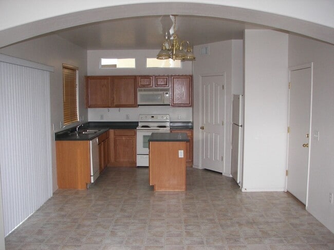 Building Photo - Beautiful Home in The Gardens