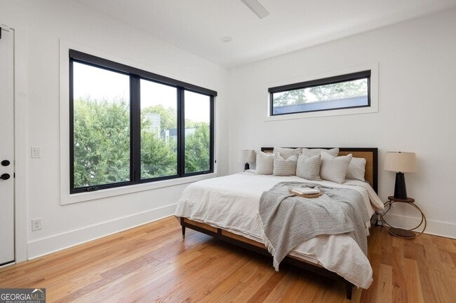 Building Photo - 239 Lowry St NE