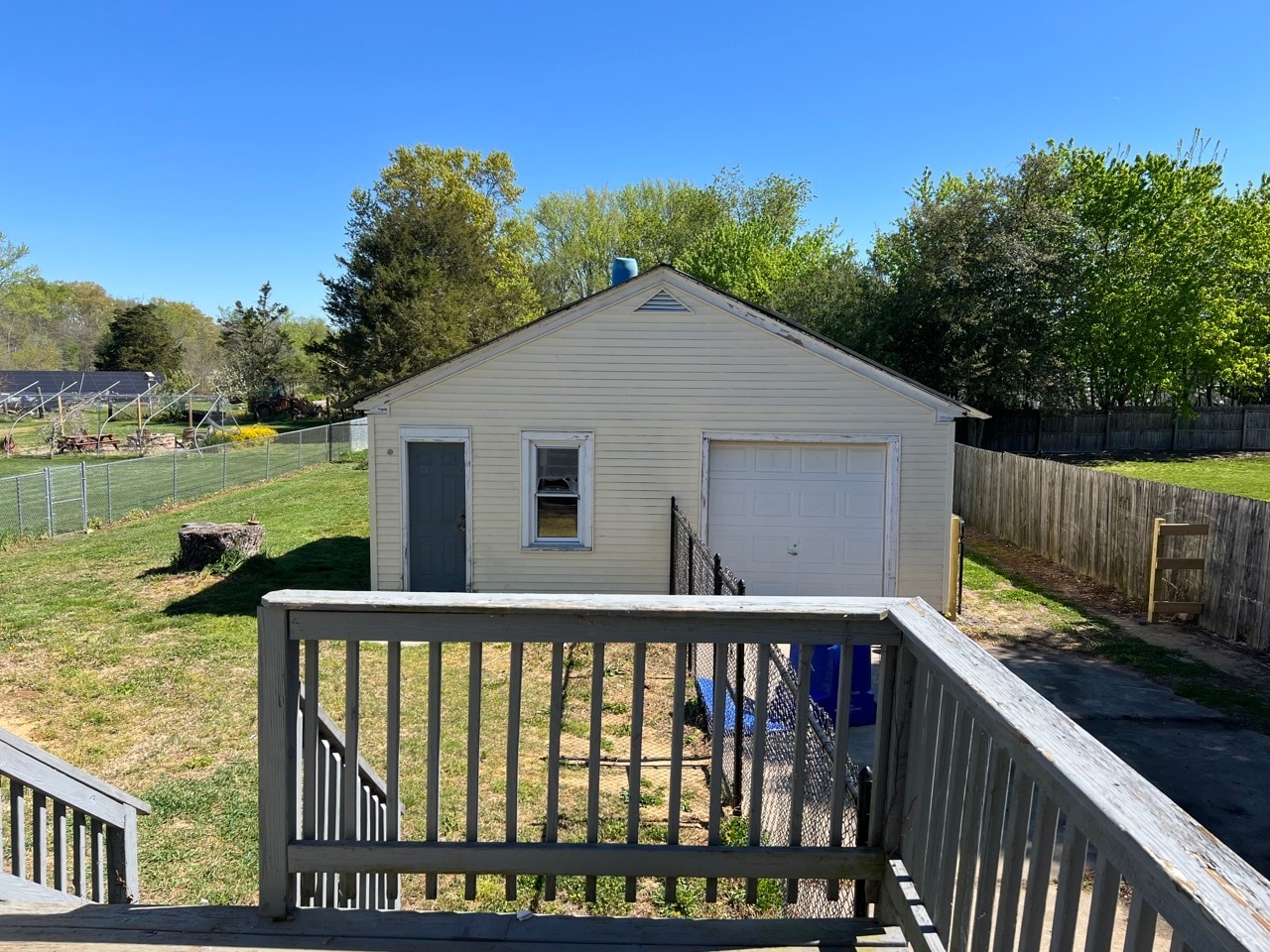 Detached Garage and fenced in yard - 956 Main St