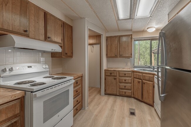 Building Photo - 30 Allen Rd