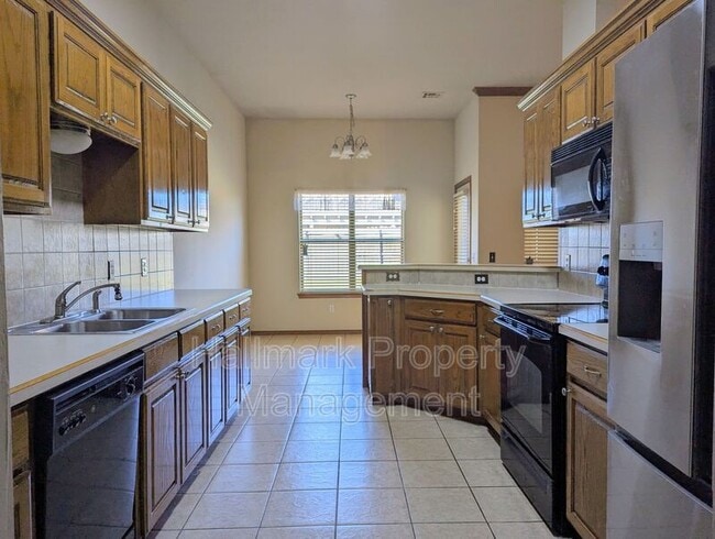 Building Photo - 2705 SE 92nd Cir