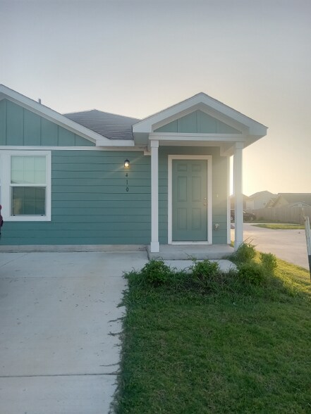 Building Photo - 410 Flathead St