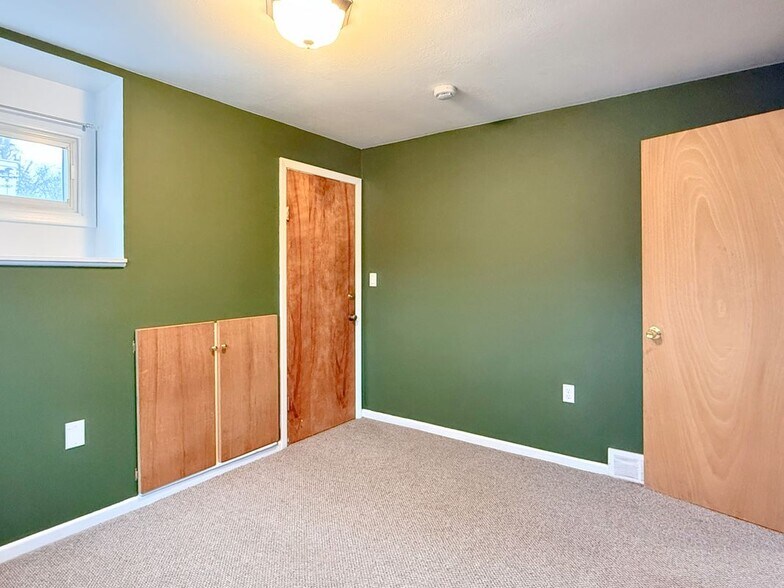 Building Photo - 2653 W Seneca Turnpike