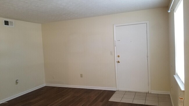 Building Photo - 3212 Springfield Dr
