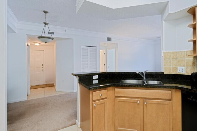 Building Photo - 5205 Myrtlewood Cir E