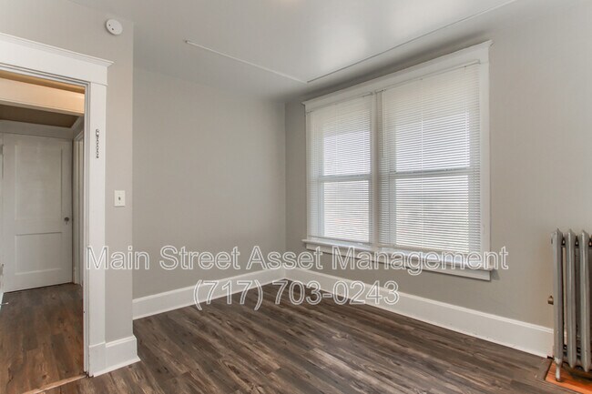 Building Photo - 2108 Walnut St