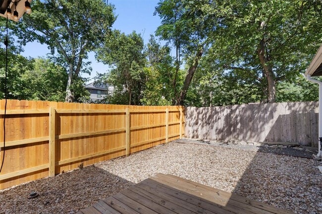 Building Photo - 2609 S 5th St