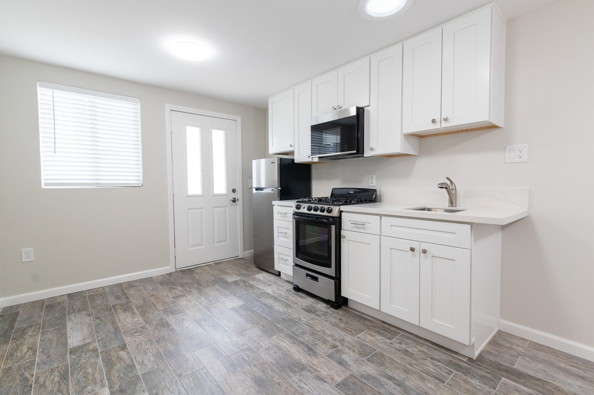 Building Photo - 582 Douglas St