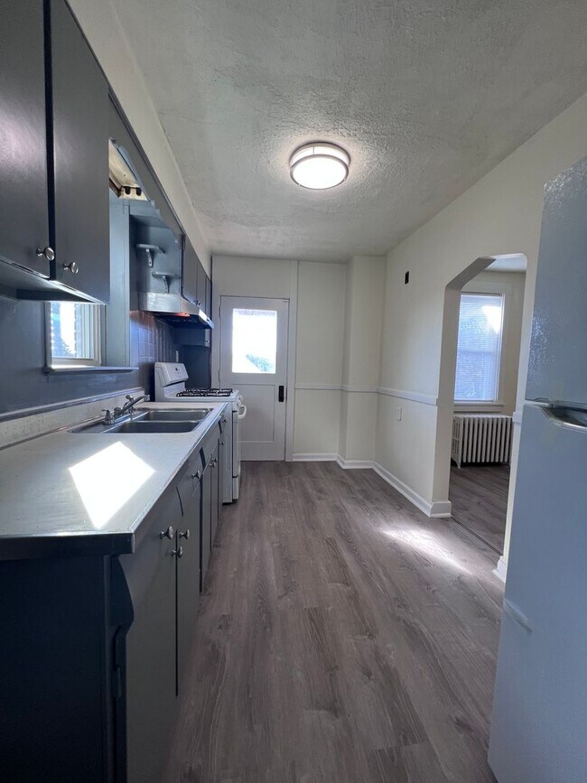 Building Photo - Updated 2BR 1 bath house for rent