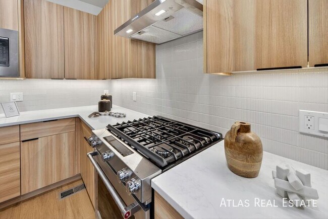 Building Photo - 830 Cherry St