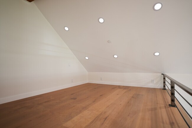 Building Photo - 6008 Melvin Ave