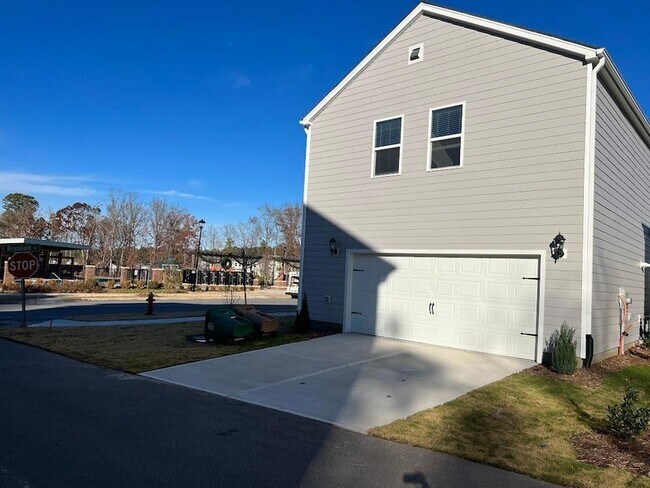 Building Photo - 302 King Closer Dr