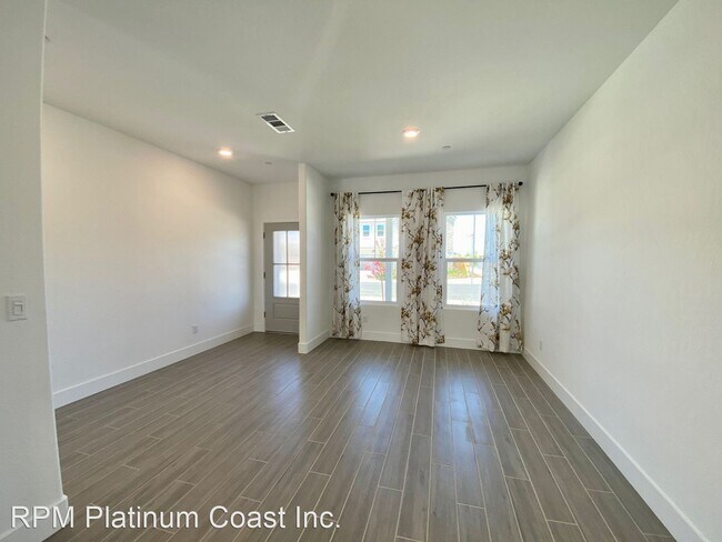 Building Photo - 4 br, 2.5 bath House - 978 Lester Ave.