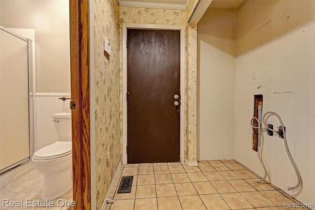 Building Photo - 5307 Metamora Rd