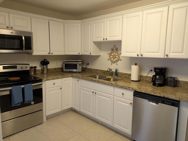 Building Photo - 1772 Gulfstream Ave