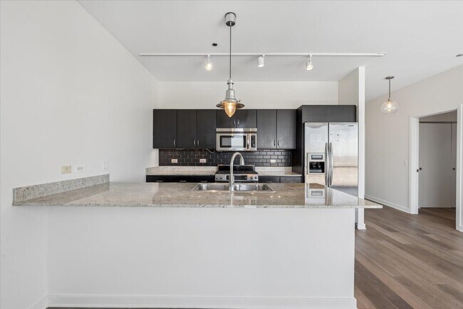 Building Photo - 860 W Blackhawk St