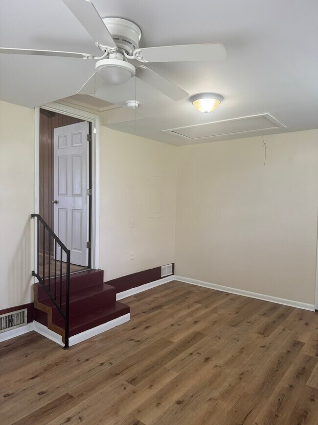 Building Photo - 3004 Lytle Dr
