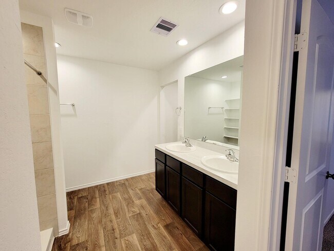 Building Photo - 21522 Violet Rdg Rd