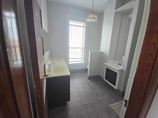 Building Photo - 501 Prospect St