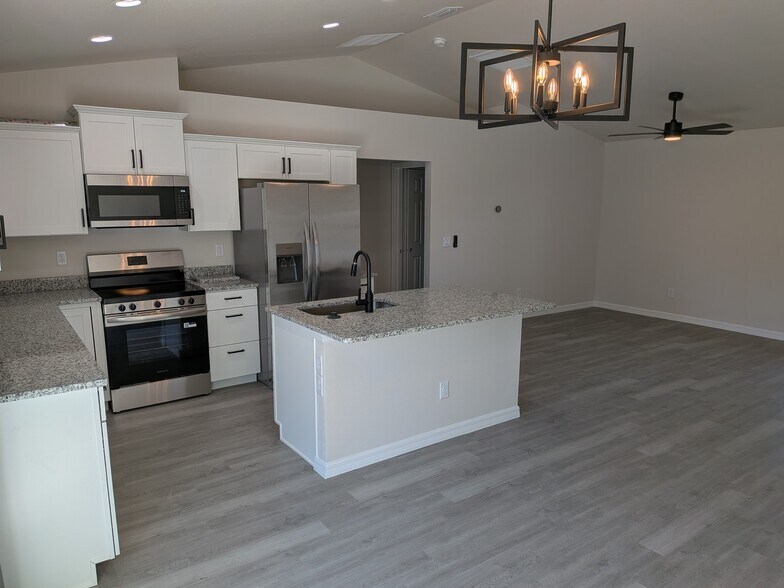 Building Photo - 7352 Quarry St