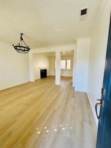 Building Photo - 15 Ametrine Way
