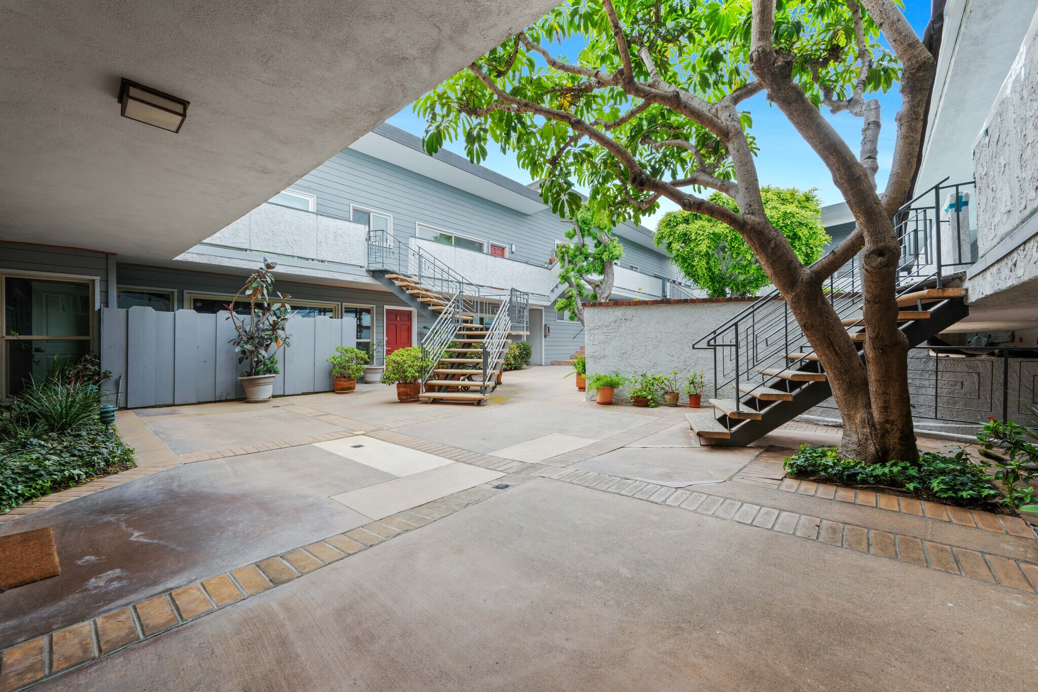 Building Photo - 2021 California Ave