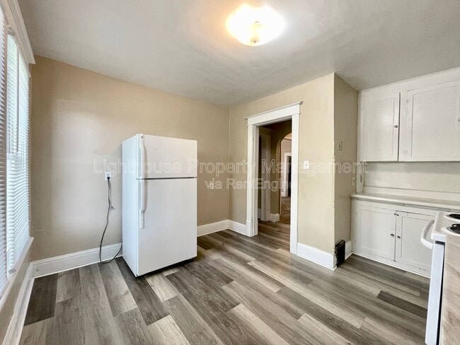 Building Photo - 1657 7th St