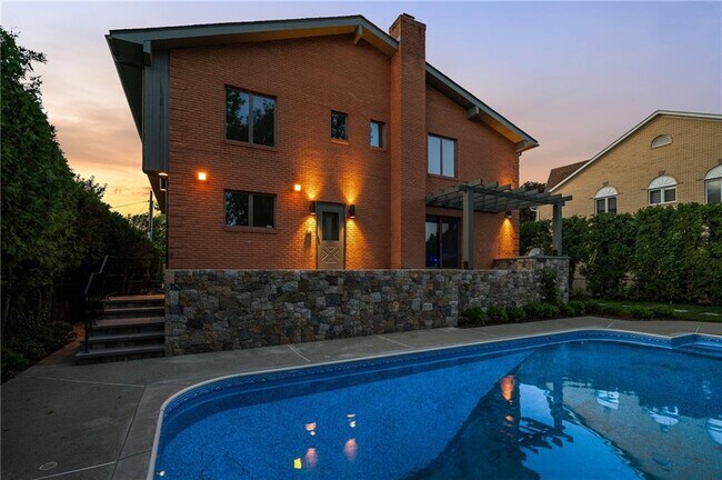 Building Photo - 14 Maxcy Dr