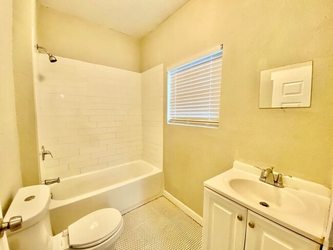 Building Photo - Highland Park adorable 2bd/1ba home AVAILABLE NOW!