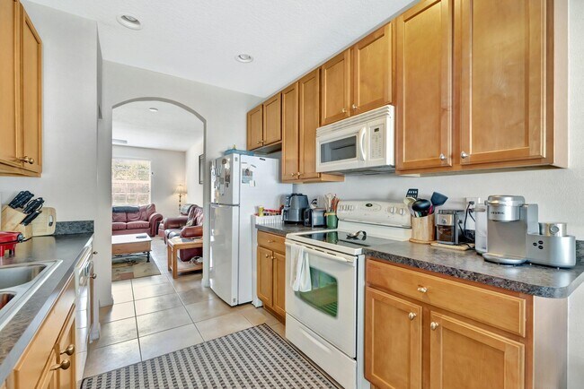 Building Photo - 2061 SE Glen Ridge Dr