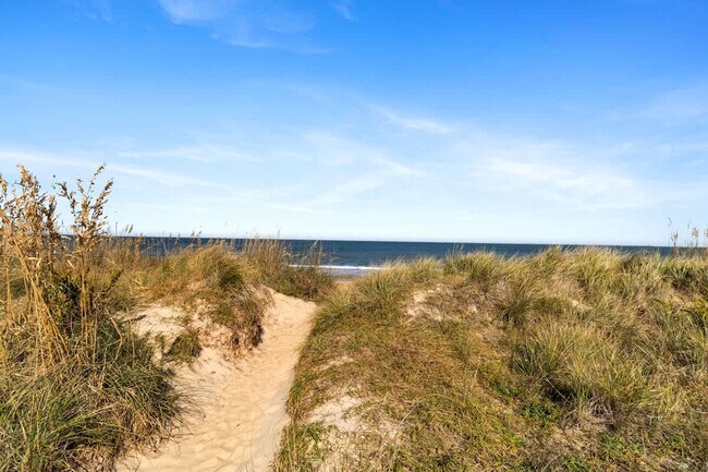 Building Photo - 9714 11th Bay St