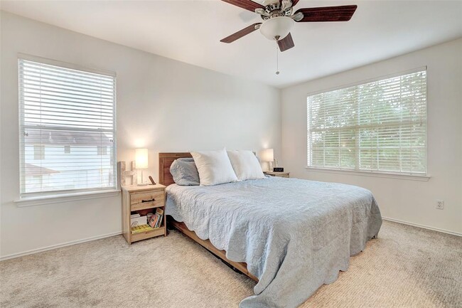 Building Photo - 15501 Sarah's Creek Dr