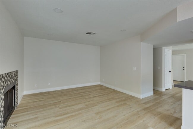 Building Photo - 2337 Chatfield Dr