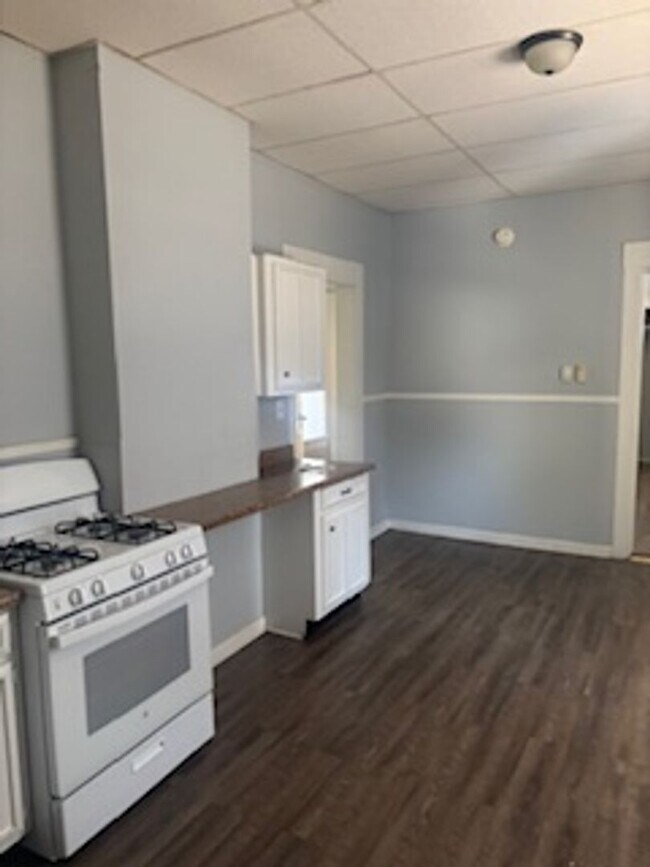 Building Photo - Spacious 3 Bedroom in the heart of Clifton