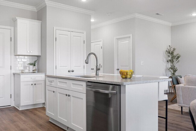 Building Photo - NEW 2 Bedroom Townhome in Cleveland!