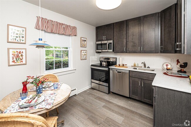 Building Photo - 178 Captains Dr