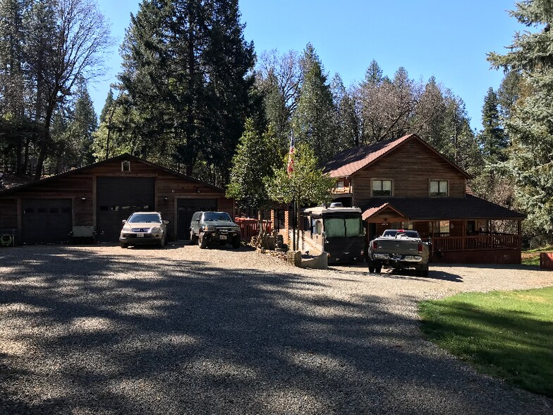 Building Photo - 10142 La Porte Rd