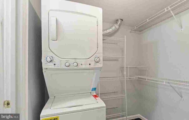 Building Photo - 122 N Bedford St