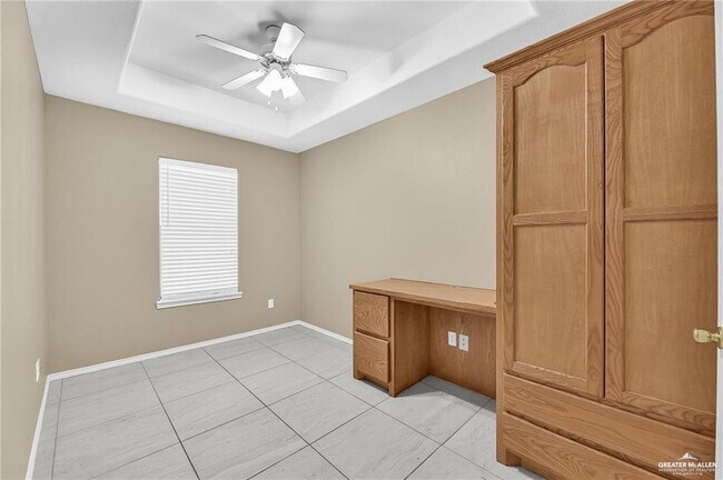 Building Photo - 11 River Bend Dr