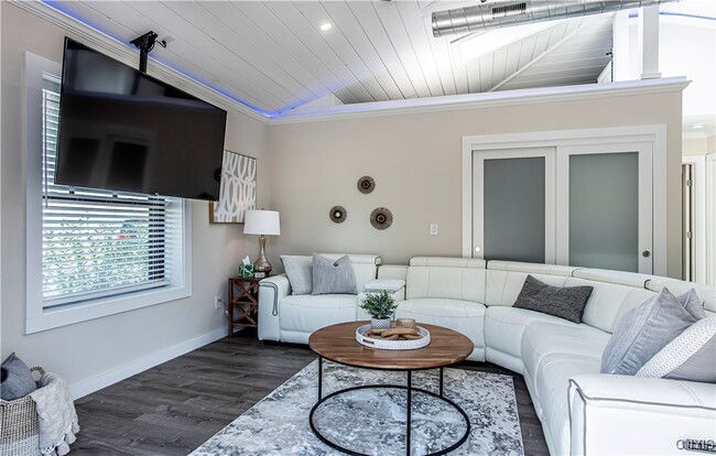 Building Photo - 1014 Main St