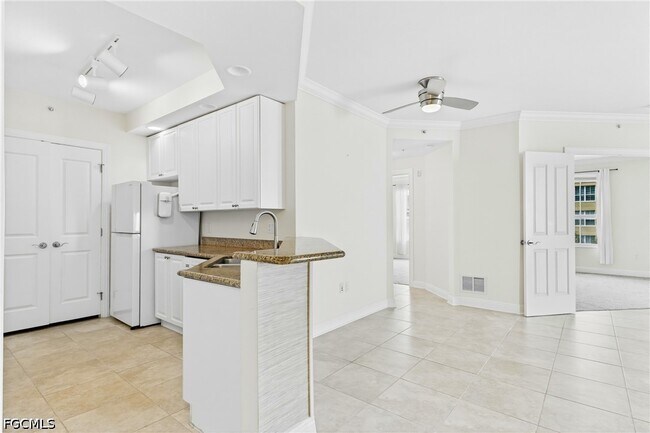 Building Photo - 2825 Palm Beach Blvd