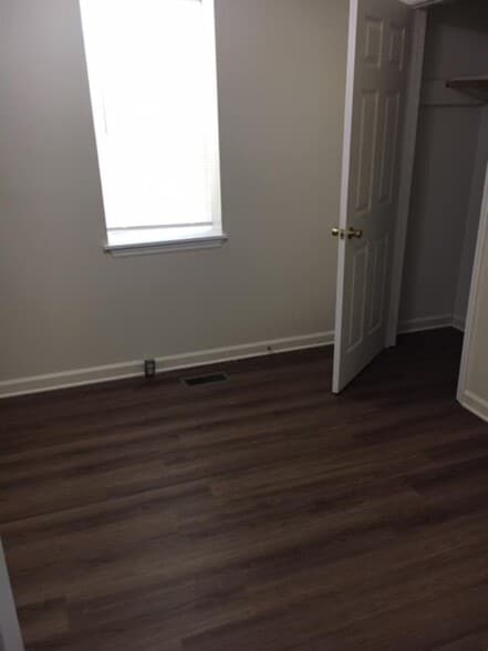 Bedroom - 813 W Greenwood Ave
