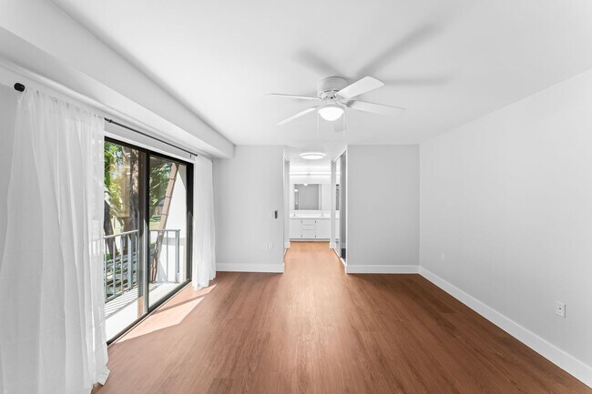 Building Photo - 1204 12th Ln
