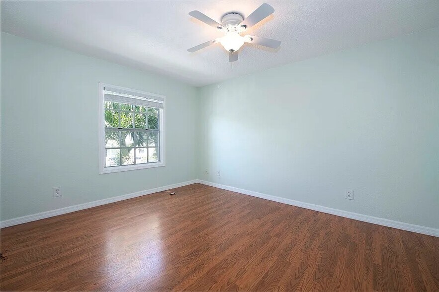 Building Photo - 4858 Coquina Key Dr SE