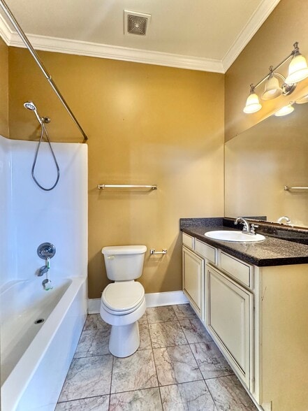 Building Photo - 519 Main St