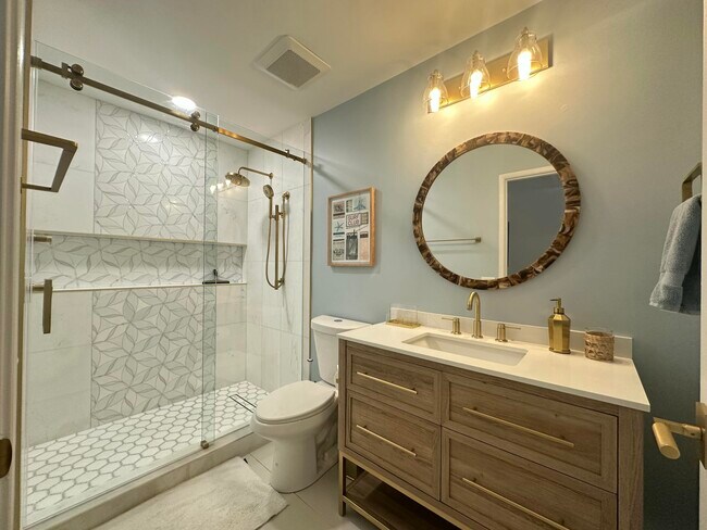 Building Photo - 630 S Sapodilla Ave