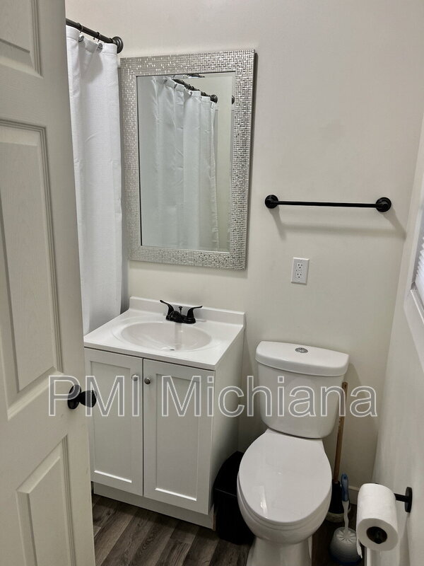 Building Photo - 924 Sherman Ave