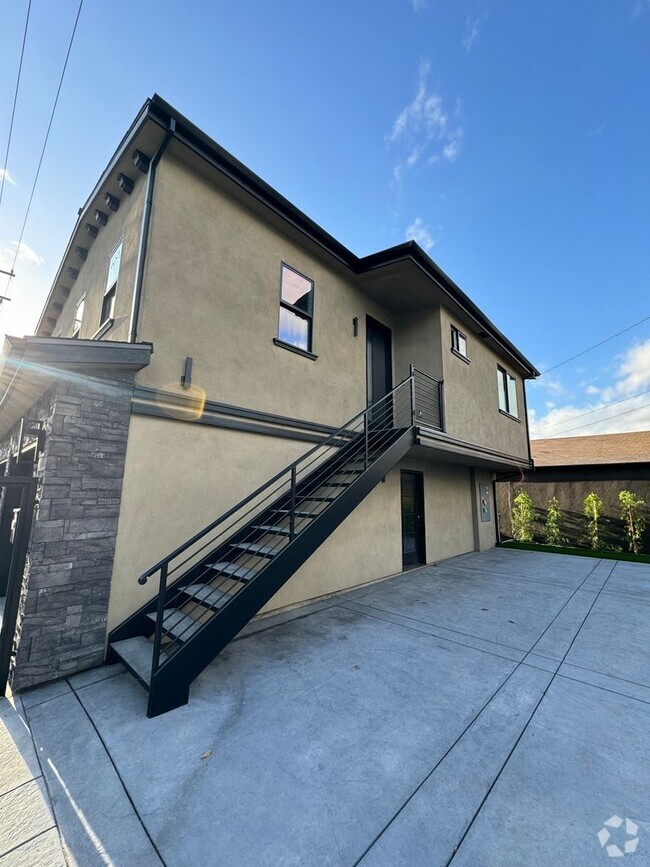 Building Photo - Newly built modern 2 bedroom