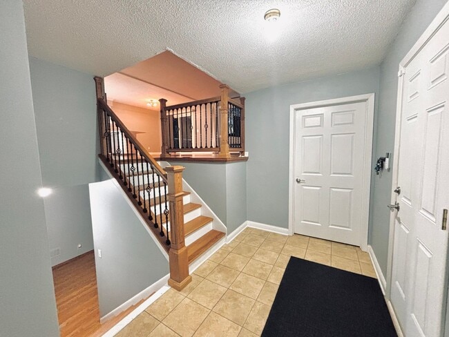 Building Photo - Hidden Gem!  4bed 2bath Single Family Home in Maple Grove, Featuring a Fenced in Back Yard